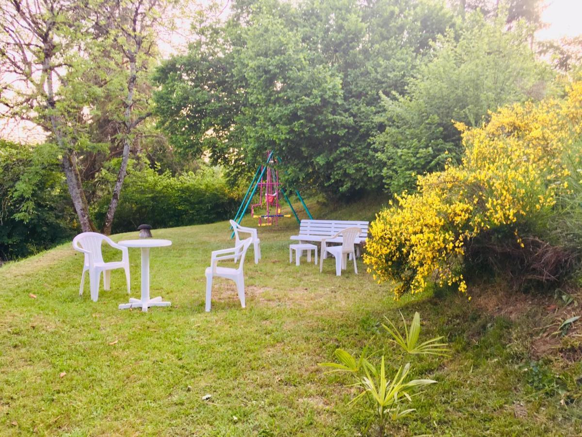 Au Vieux Logis 63 Bed and Breakfast Saint-Rémy-sur-Durolle Exteriör bild